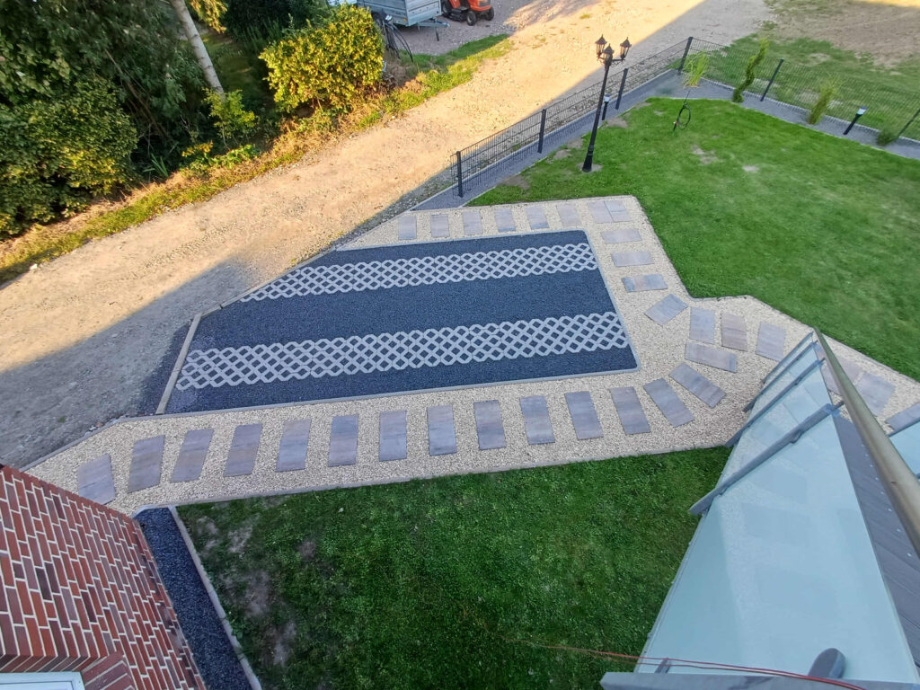 Outdoor area of the Canhusen holiday apartment with green views