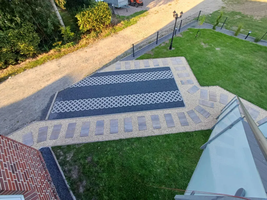 Außengelände der Ferienwohnung Canhusen mit Blick ins Grüne