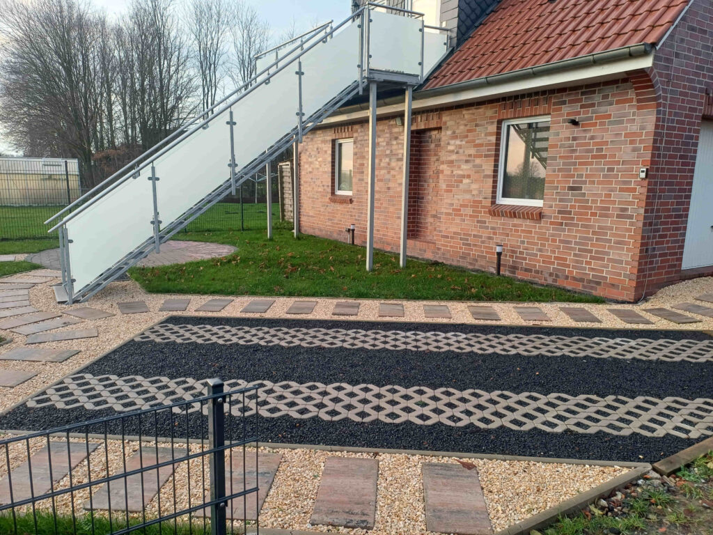 Outdoor area of the Canhusen holiday apartment with green views
