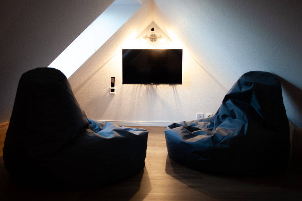 Slaapgedeelte op de bovenverdieping van vakantiewoning Canhusen onder de vliering