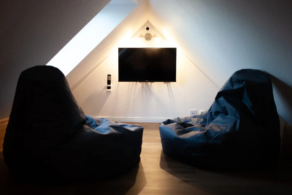 Schlafbereich im Obergeschoss der Ferienwohnung Canhusen unter dem Spitzboden